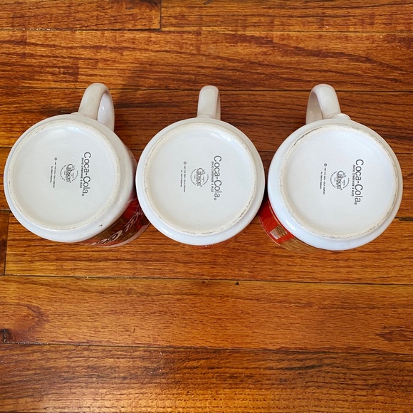 Set of 3 1997 Coca-Cola® Collector Mugs - Picture 3 of 16